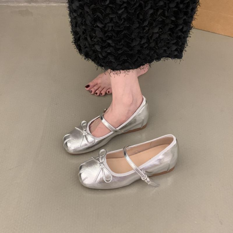 

Inner height increase flat ballet shallow mouth single shoes women s new summer skirt Mary Jane small leather shoes 40