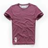 Einfarbiges Herren-T-Shirt mit kurzen Ärmeln und Rundhalsausschnitt, gewaschen und gebürstet, in Übergrößen erhältlich.