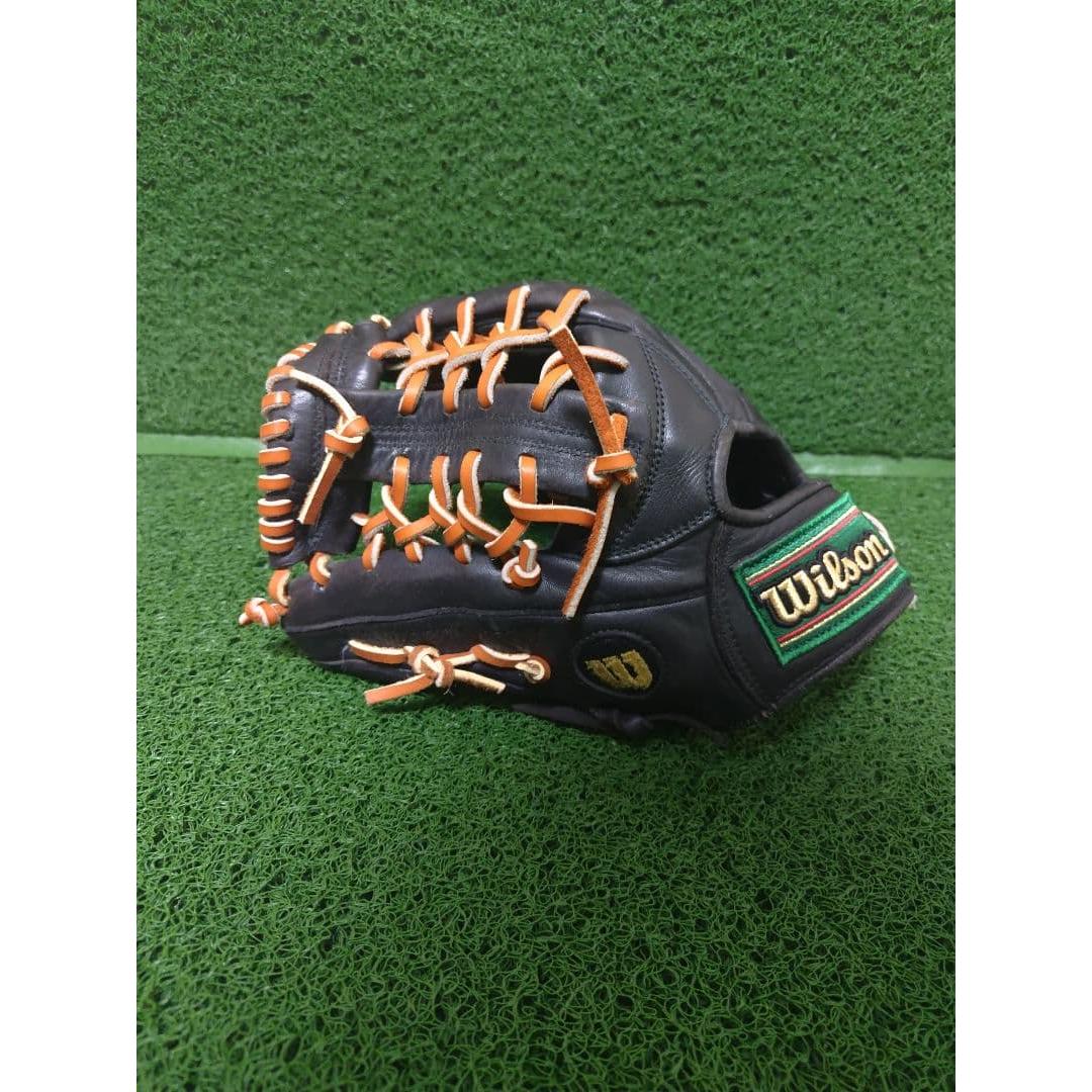 Used Wilson left-handed pitcher glove all-round softball wilson MLB label