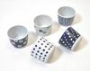 Set aus 5 Messbechern aus Japan mit einem Indigoblauen Kreismuster. Soba-choku (Buchweizennudeln-Becher). 13304. Hergestellt von Nishikai Pottery, Hasami-Ware.