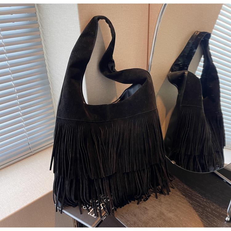 2024 Nová střapcová velkokapacitní měkká povrchová lenivá taška do podpaží, módní všestranná taška přes rameno pro ženy