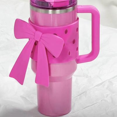 Custodia a stivale per tazza d'acqua per bicchiere avventura Quencher 40 oz Decorazione fai da te Copribottiglia in silicone riutilizzabile con decorazione a fiocco Cinghia maniglia per il trasporto
