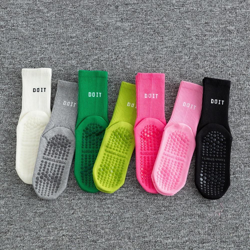 

2pcs Cotton Mid-calf Yoga Socks Breathable Pilates Socks Fashion Sports Socks темно-зелений колір