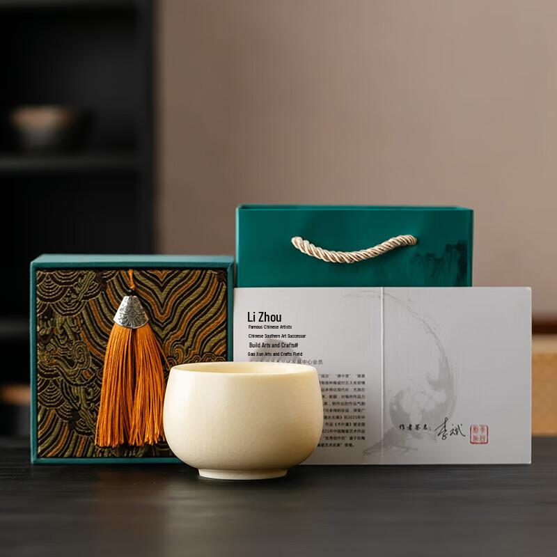 Ivory White Gold-Inlaid Ceramic Ru Kiln Teacup