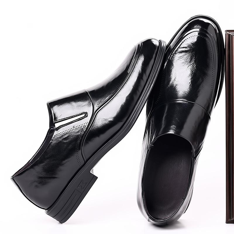 Chaussures en cuir pour hommes Chaussures d'affaires pour hommes Chaussures décontractées à la mode Chaussures de mariage à une pédale