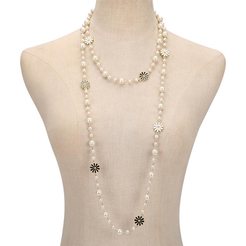 Statement Daisy Pearl Pendant Necklace for Women, Long Layering Chain Elegant Fashion Dainty Flower Jewelry Gift