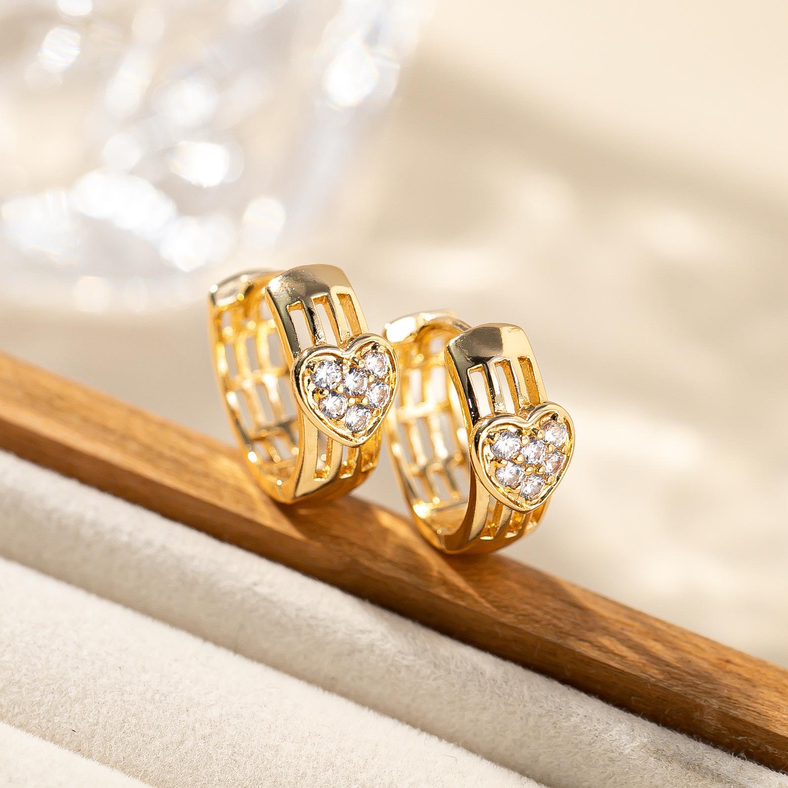 2024 Chic French Retro Heart Earrings: Gold-Plated, High-End Luxury Studs for Women