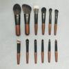 Kompaktní 8dílná cestovní sada štětců na make-up se štětinami ze zvířecích chlupů a krátkými rukojeťmi