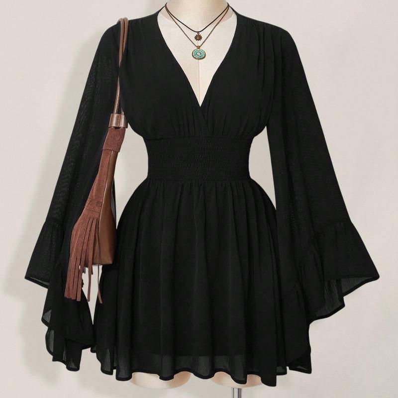 New deep V waist dress, horn sleeves, short fashion mesh sexy solid color skirt