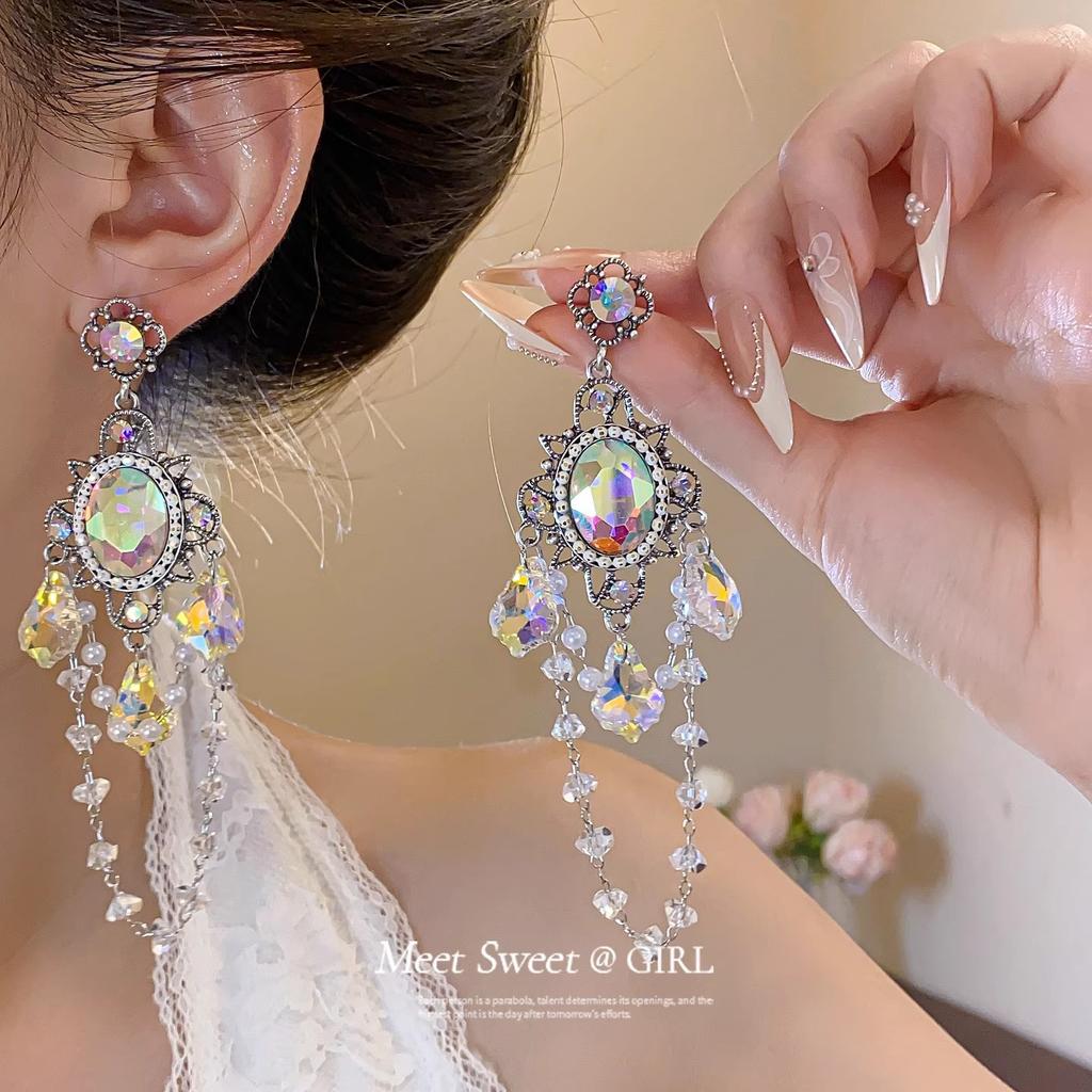Europe and the United States exaggerated heavy industry fringed earrings court style niche design sense light luxury stud earrings femininity dinner