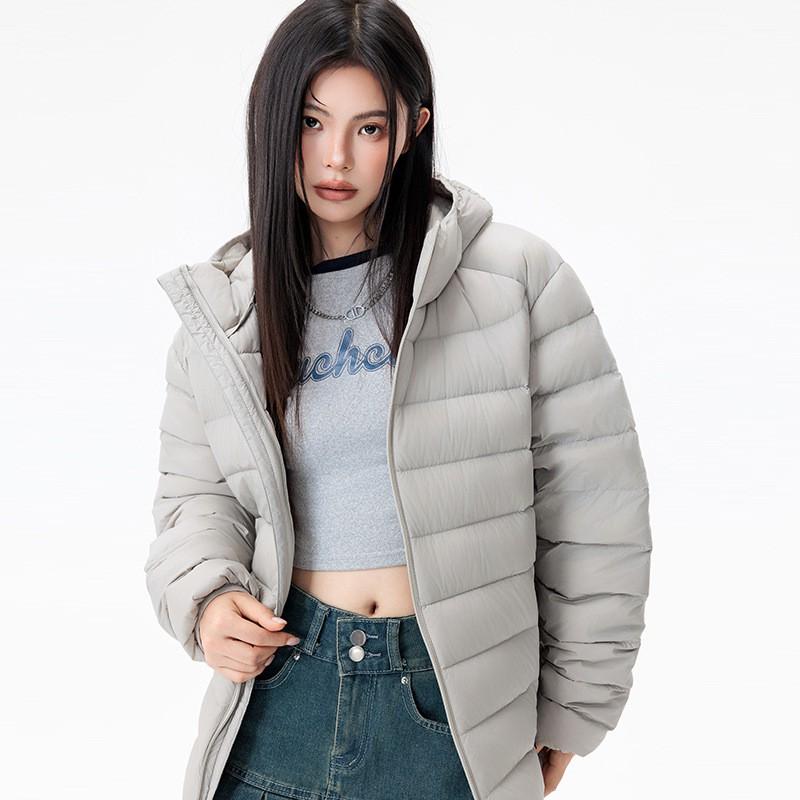 Lightweight 95% White Duck Down Hooded Puffer Jacket Winter Outdoor Activities Unisex Slim Fit
