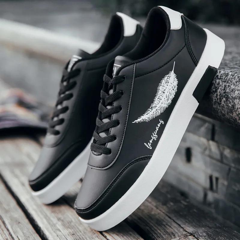 Men Casual Shoes White Sneakers Comfort Flat Men Vulcanized Shoes Lightweight Walking Shoes Board Shoe Zapatos De Hombre