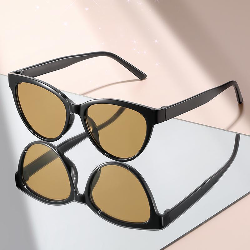 The new classic small-framed cat sunglasses with gradient color frames are perfect for daily party sunglasses