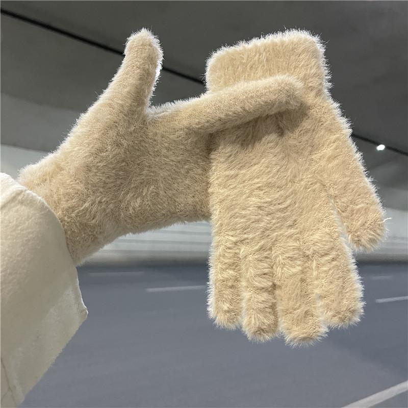 Cycling Imitation Rabbit Fur Plush Gloves for Women, New Autumn and Winter with Plush Insulation, Cute and Divided Finger Cold Resistant Gloves