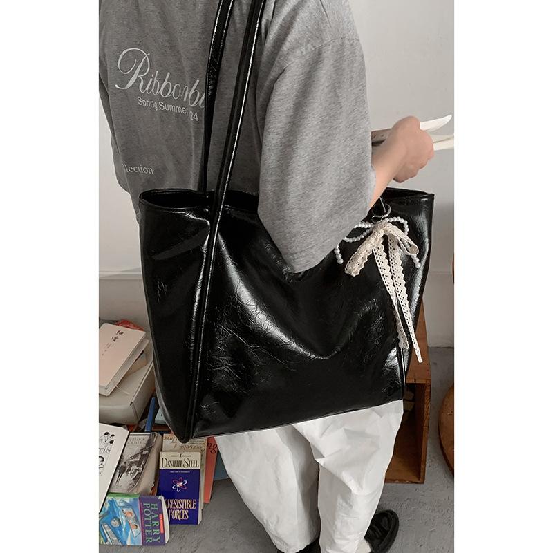Korean Version of Casual Large-capacity Commuter Bag Women's 2025 New Fashion Tote Bag Simple Shoulder Armpit Bag