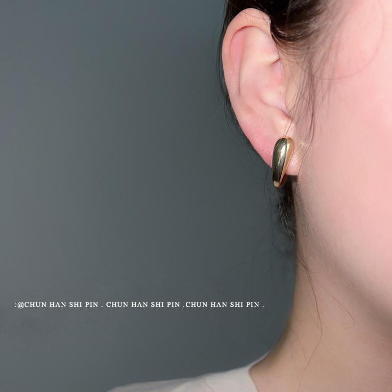 Fashion retro J shape ear clips, mosquito coil disc earrings, personalized commuter earrings, geometric curved hooks, no pierced ear clips.