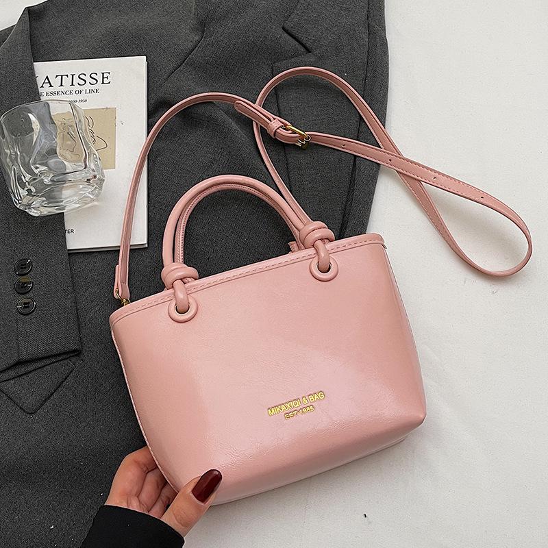 2025 wholesale popular classic simple solid color portable bucket bag fashion hot sale commuter versatile messenger bag bag women
