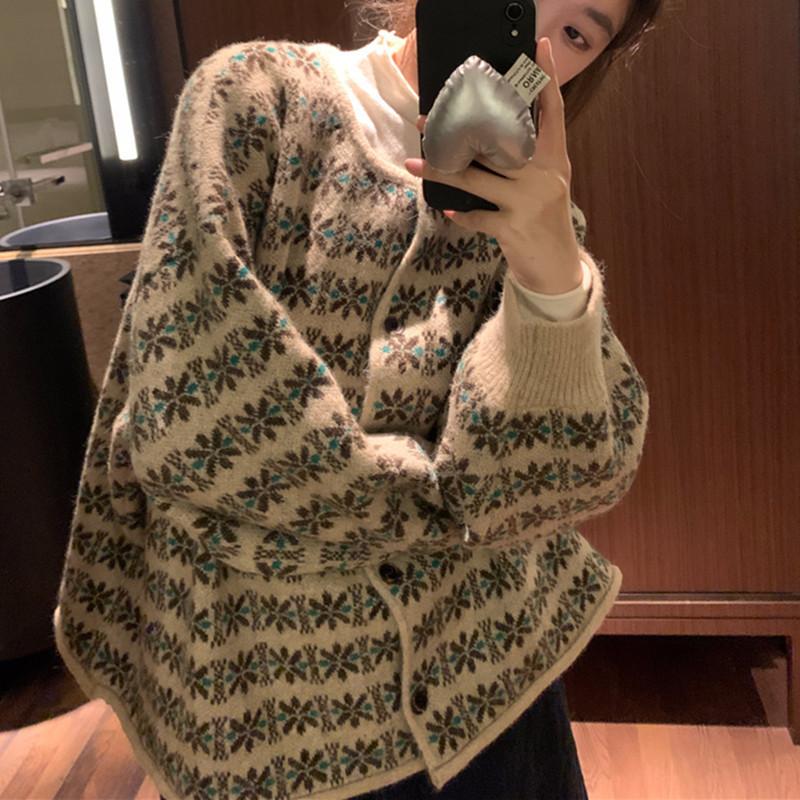 

Цветовая гамма цветы ретро новый осень и зима свободный вязаный свитер круглый вырез мягкий восковой свитер кардиган куртка женская one size fits all хаки