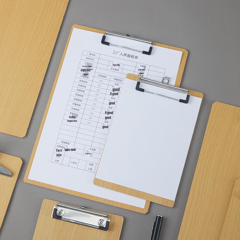 Zestaw 5 drewnianych podkładek z uchwytem na długopis, blokiem do pisania A4/A5 i teczką 16K - idealny do przyjmowania zamówień w restauracji i robienia notatek.