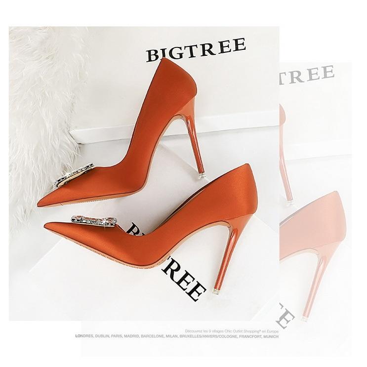 Damskie ultrawysokie obcasy na wysokim obcasie, jedwabne szpiczaste płytkie usta, pojedyncze buty z diamentową klamrą