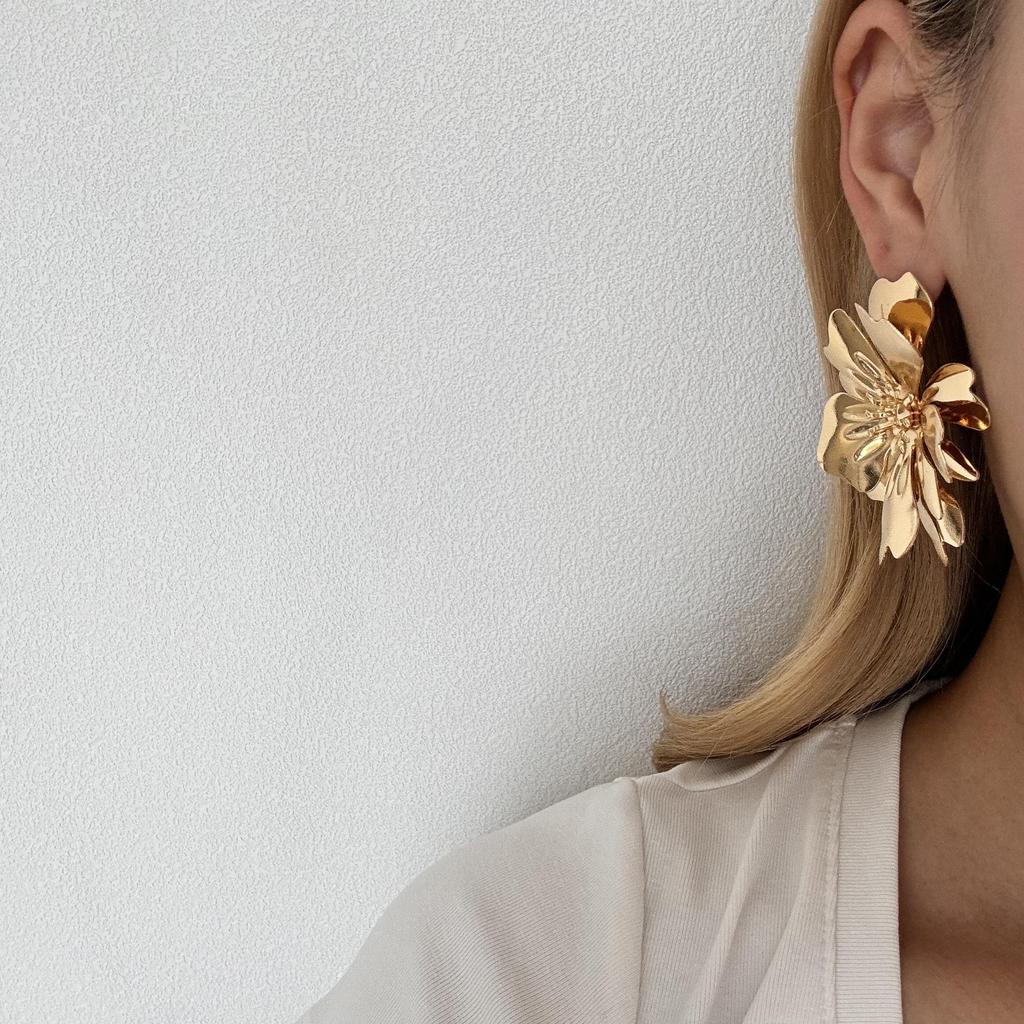 European Gold Flower Earrings: Fashionable Irregular Metal Petals for Women