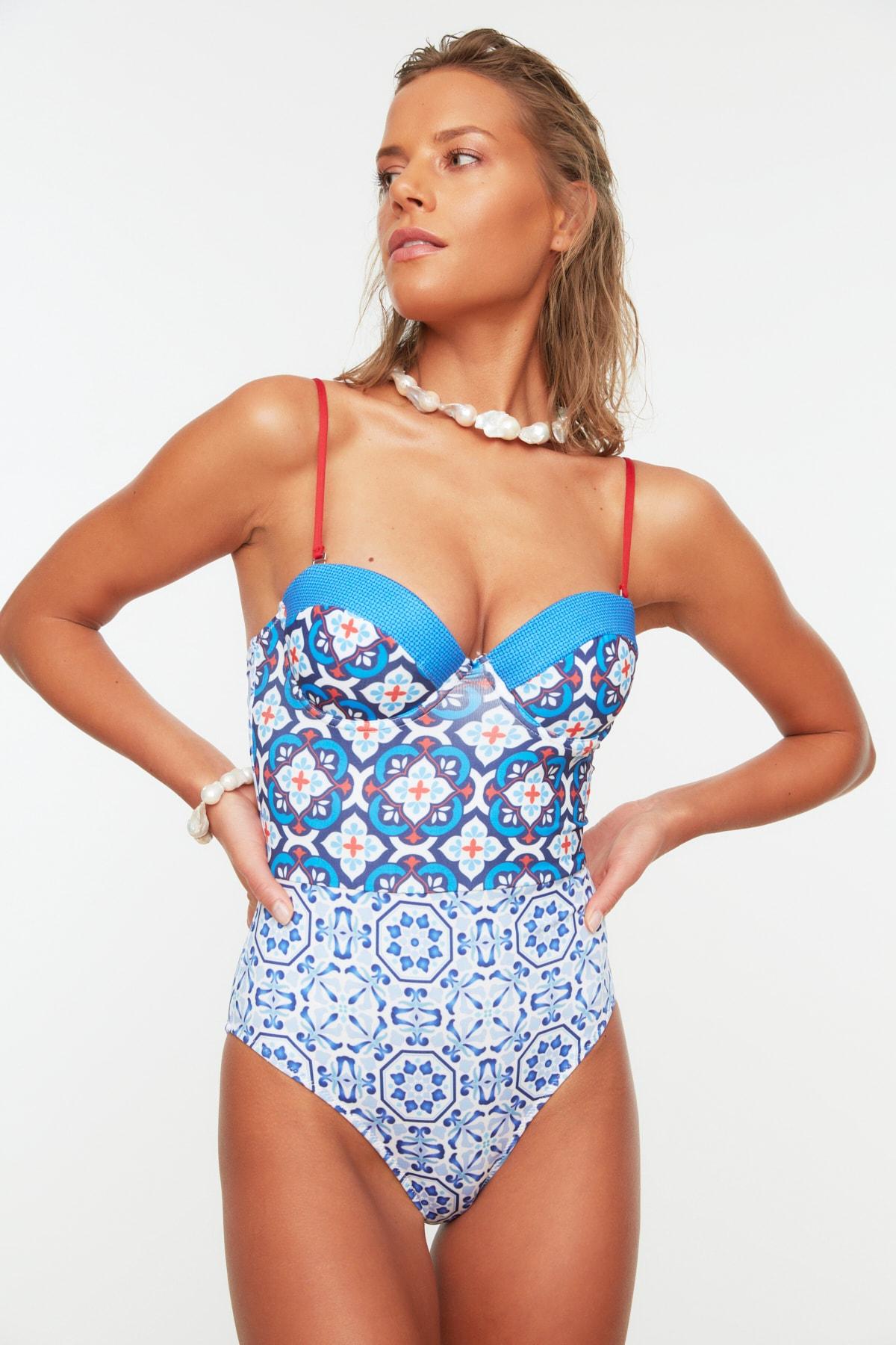 

Синий купальник с узором в виде плитки TBESS22MA0018..