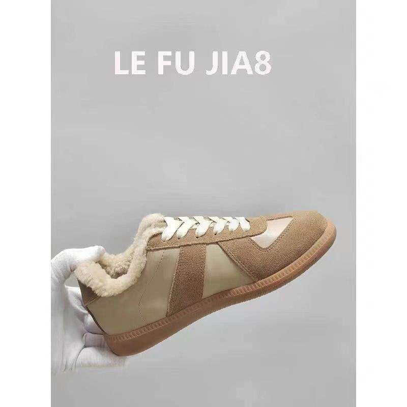 

2025 new thick-soled winter velvet sports shoes flat-soled casual moral training shoes color matching lace-up white shoes board shoes women 40 хакі