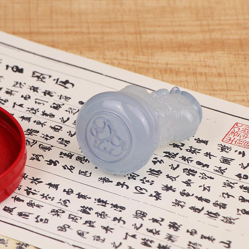 Dundun Jade Horse Zodiac Seal Ornament: Creative New Year & Birthday Gift