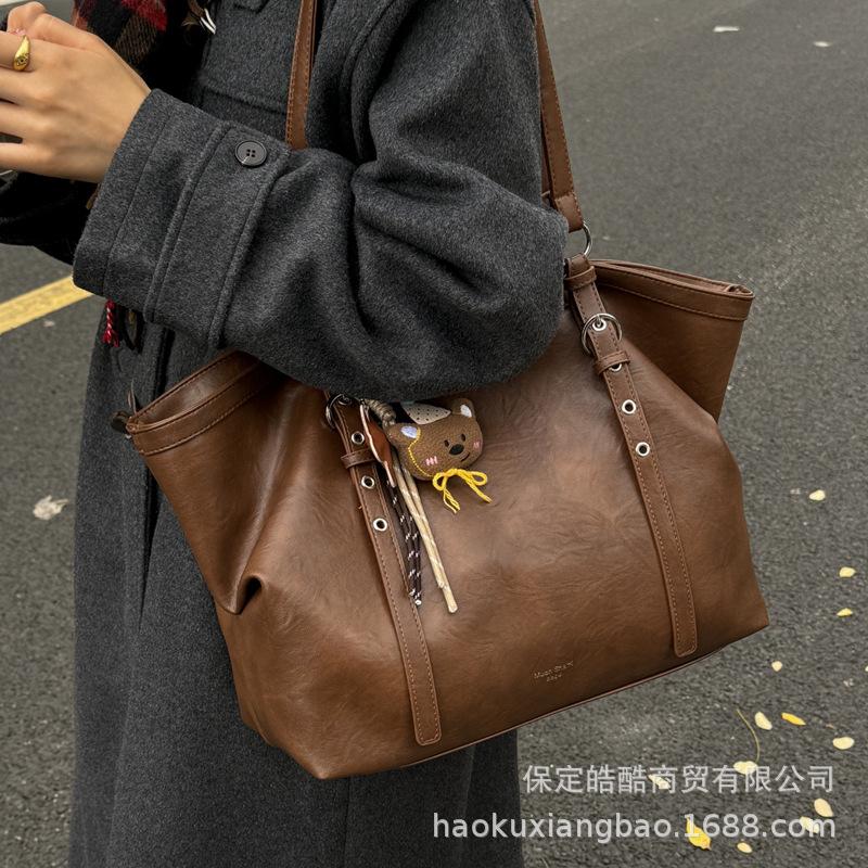 Tägliche vielseitige Tasche für Pendlerinnen 2025 neu Leichter Luxus Nische High-End Umhängetasche Große Kapazität Tragetasche