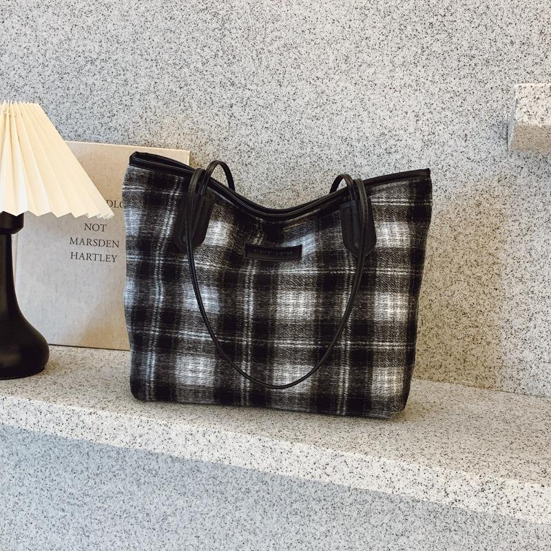 New shoulder bag retro commuter texture tote bag woolen plaid large capacity bag women's bag