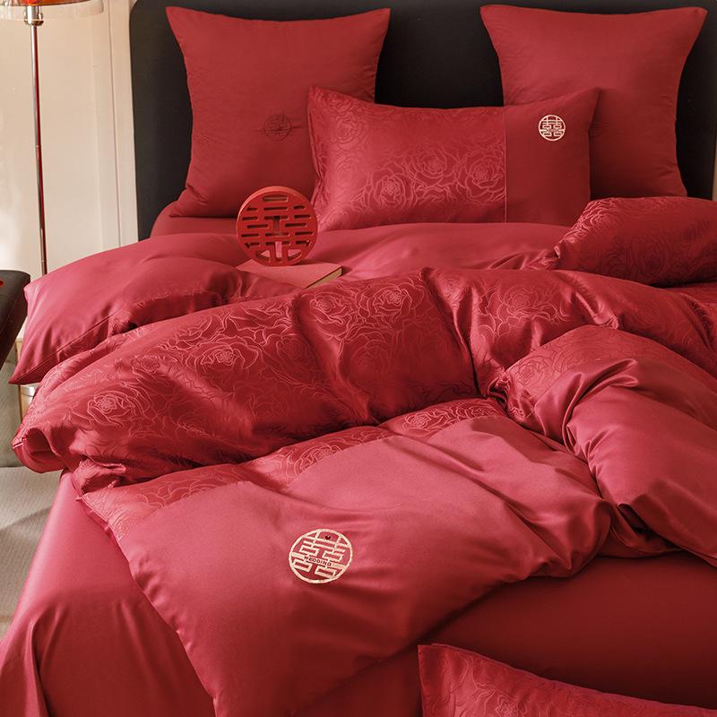 Rotes chinesisches Hochzeitsbettwäsche-Set: Braut-Bettbezug, Spannbettlaken und Happy Quilt für die Aussteuer