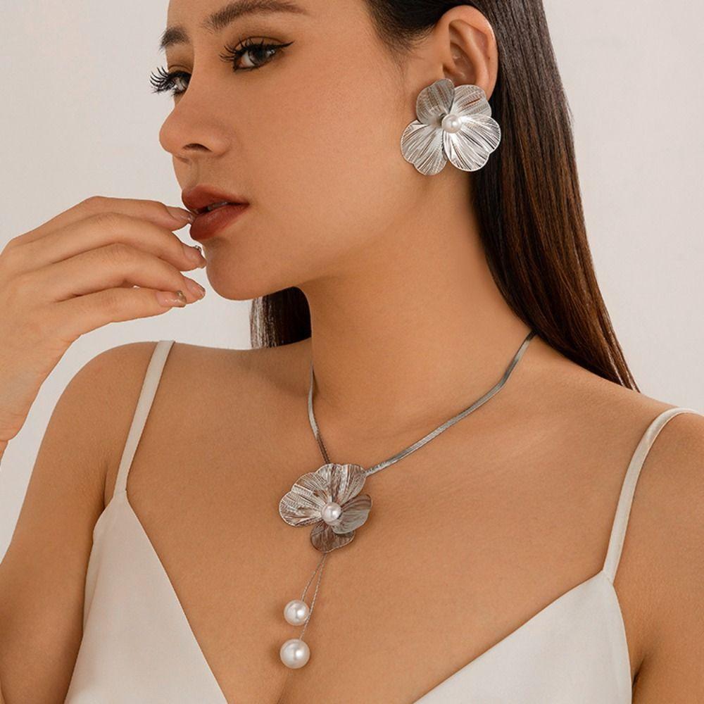 Hollow Flower Jewelry Set Copper Women Jewelry Suit Sweet Petal Earrings Necklace Suit Girls