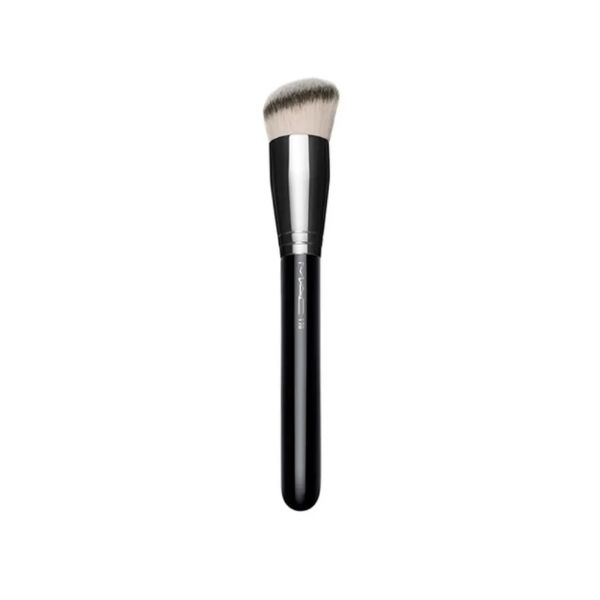 M·A·C 170 Synthetic Rounded Slant Brush 1 Piece