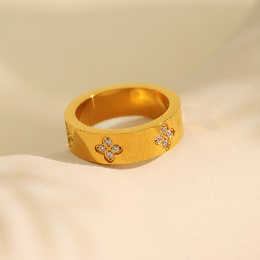 Hot-selling ins wind ring, four-leaf clover zircon titanium steel ring, sweet love diamond ring.