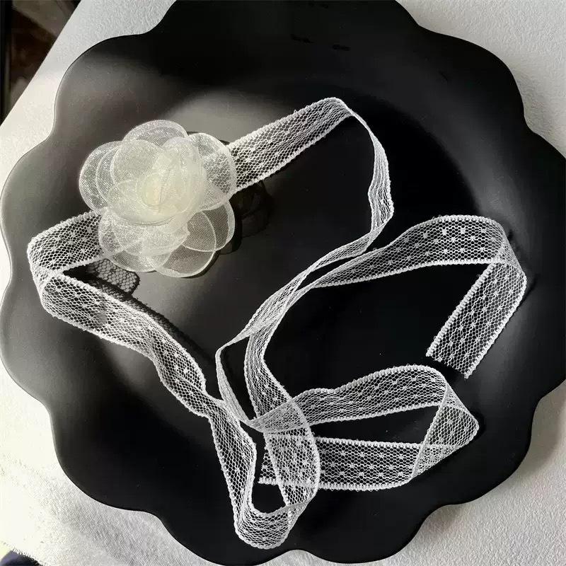 Černobílý náhrdelník choker s květinou kamélie pro ženy