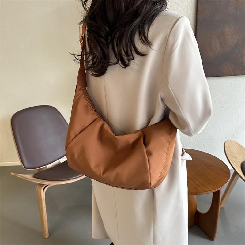 Chic Winter Fashion Simple Crossbody Bag Elegant Work Dumpling Bag With Ample Space