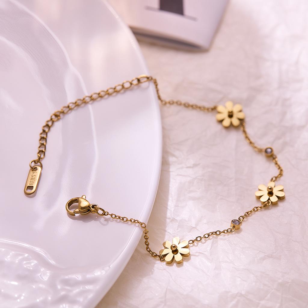 Stainless Steel Gold Color Daisy Flower Charm Bracelet For Women Girls Fashion Elegant Waterproof Zircon Pulsera Gift