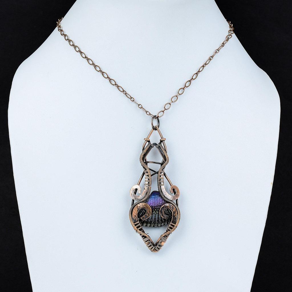 Titanbeschichteter Muschelanhänger Kupferdraht umwickelter Anhänger Handgefertigter Schmuck Echter Edelsteinanhänger Wunderschöner Kupferschmuck Geschenk für Mutter