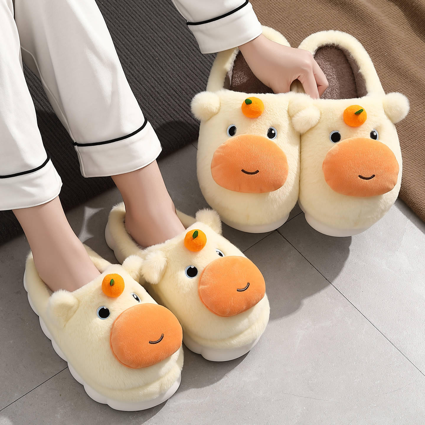 

Cute capybara cotton slippers winter new indoor home non-slip bag head plush warm cotton mop 36-37