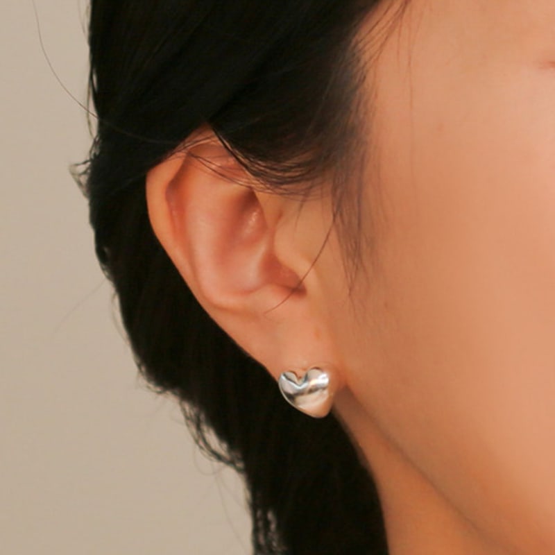 JUDY AND PAUL Muse Plump Heart Earrings