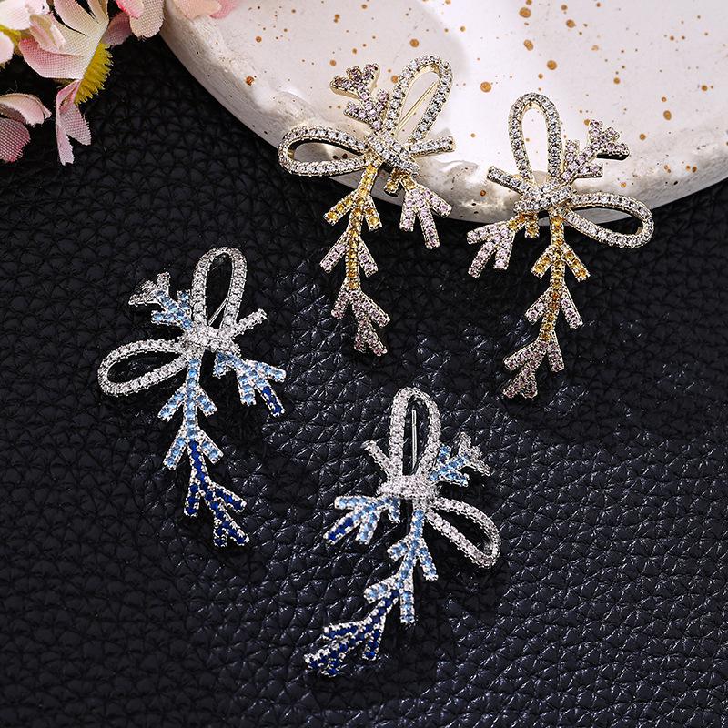 

Butterfly Zircon Earrings: Elegant, Lightweight, and Luxurious Fashion Studs синий