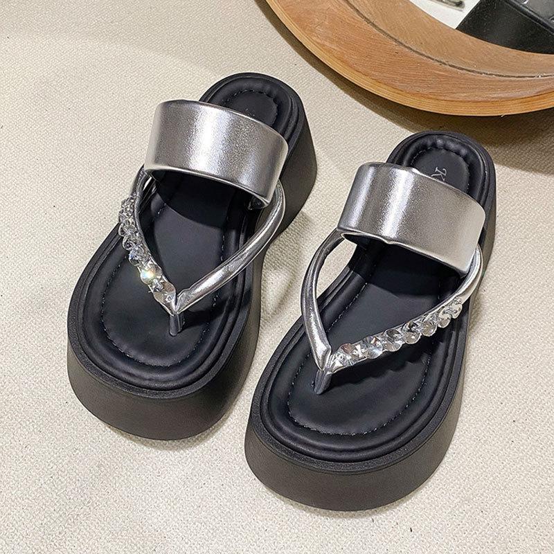 Small muffin thick-soled flip-flops, wearing rhinestones, new summer cool slippers