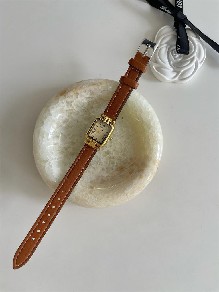 Fashion Small Square Watch Simple Roman Scale Retro Exquisite Small And Versatile Sugar Cube Medieval Watch Women