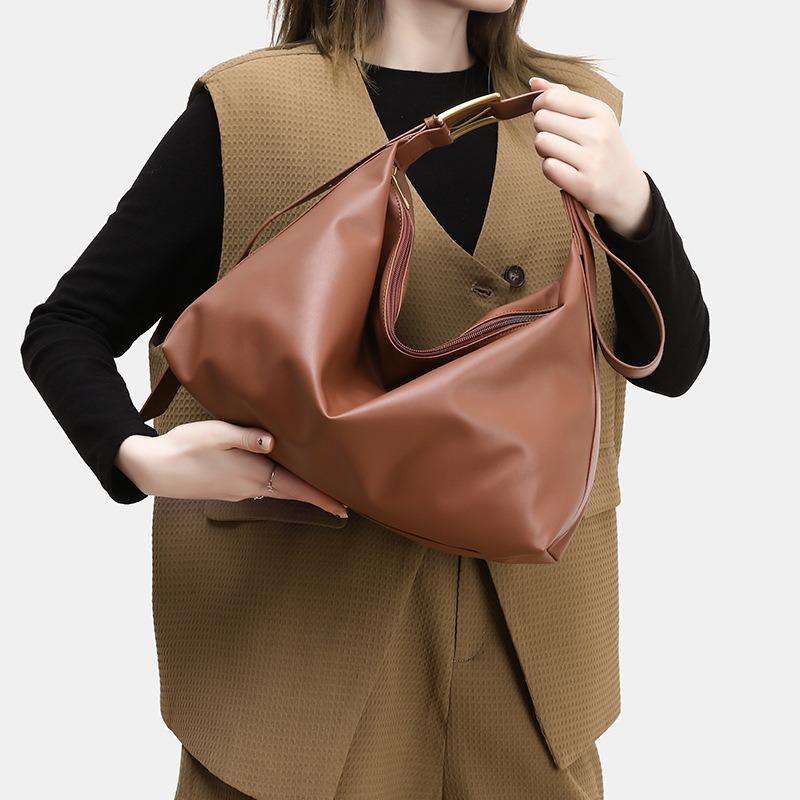 Versatile bag soft collapse simple wind shoulder bag large bag new commuter bag women's large capacity messenger bag