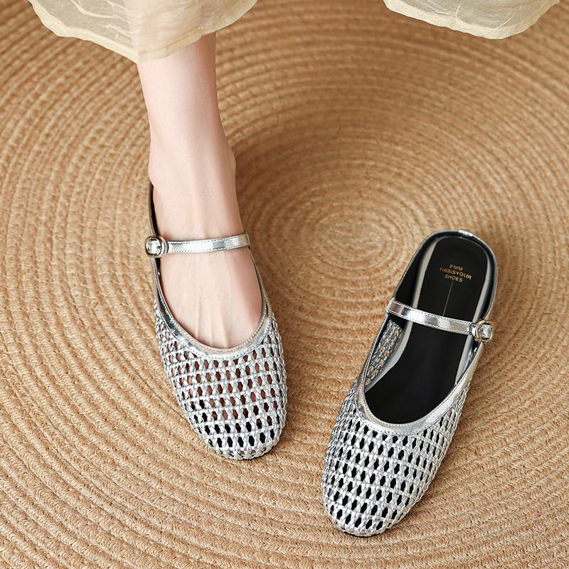 Hollow out slippers for women, French woven 2026 summer new style, breathable and versatile, casual outer wear, M ü ller slippers