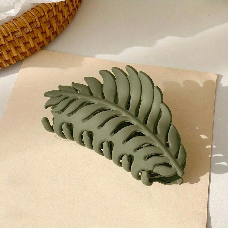 Autumn Leaf Shape Hair Clips Large Hair Claws Solid Frosted Large Hair Clip Girls Versatile Hair Accessories Hair Clip for Women