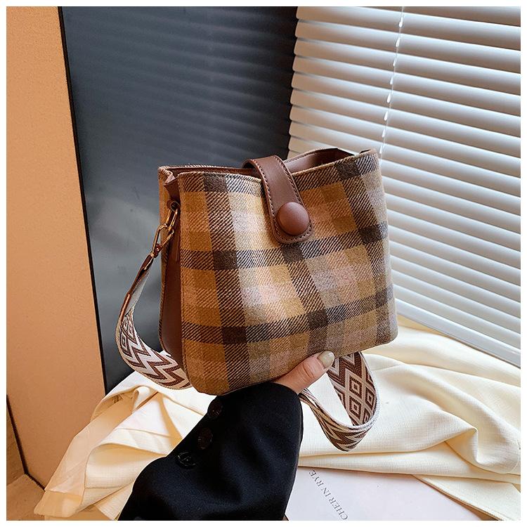 2025 Satchel Women, New Fashion Messenger Bag Women's High-end Texture Shoulder Small Square Bag In Stock