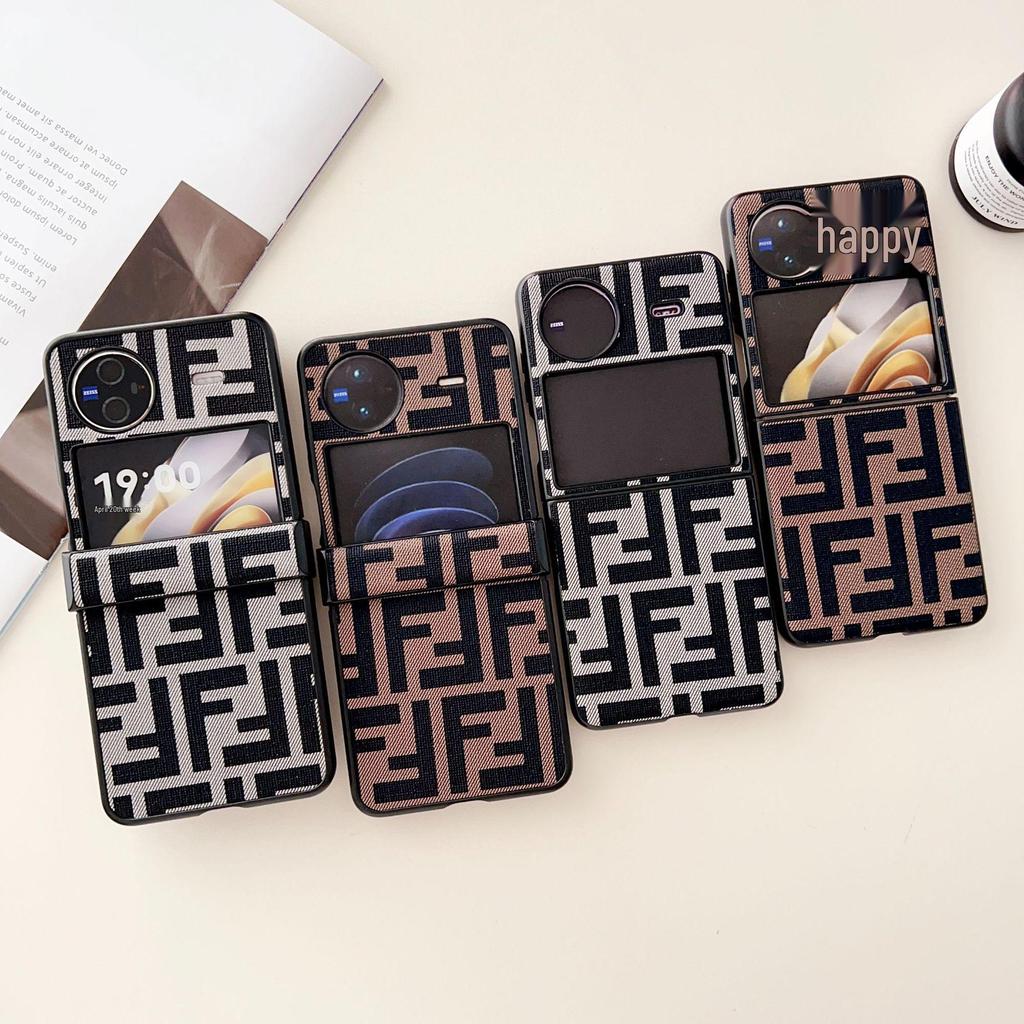 Samsung Z Flip7 Ledertextur Schutzhülle für Z Flip6/5 - Stilvolles dreiteiliges Design