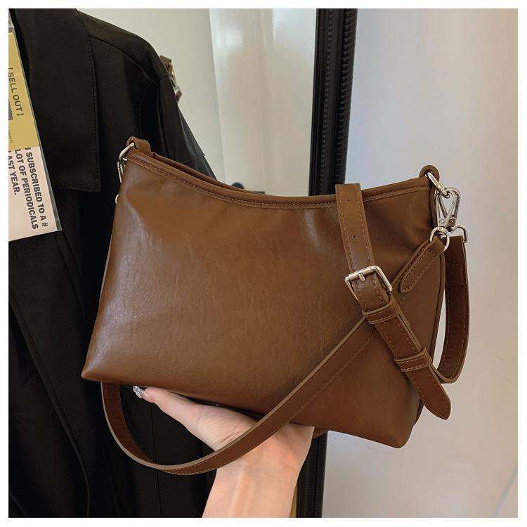 

Super soft large-capacity bag women s 2024 new commuter underarm shoulder bag tote bag versatile messenger bag коричневий