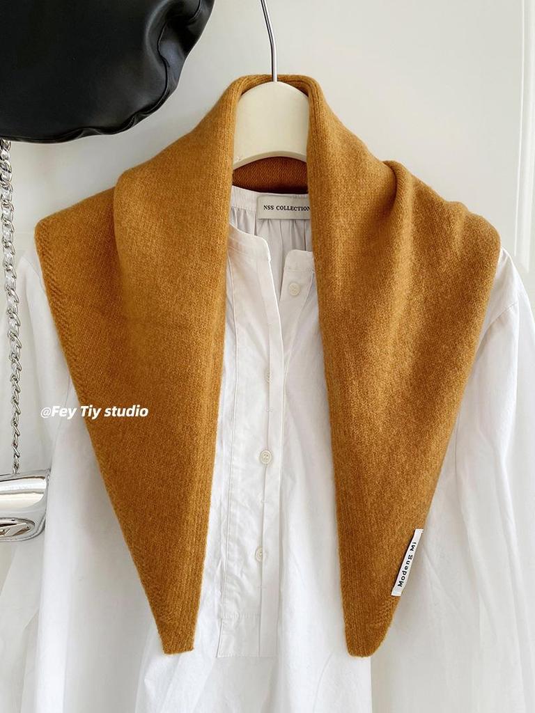 Women's 100% Wool Knitted Triangle Scarf – Warm, Versatile, Multifunctional Headscarf.